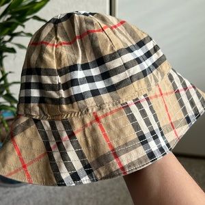 Kids vintage Burberrys bucket hat